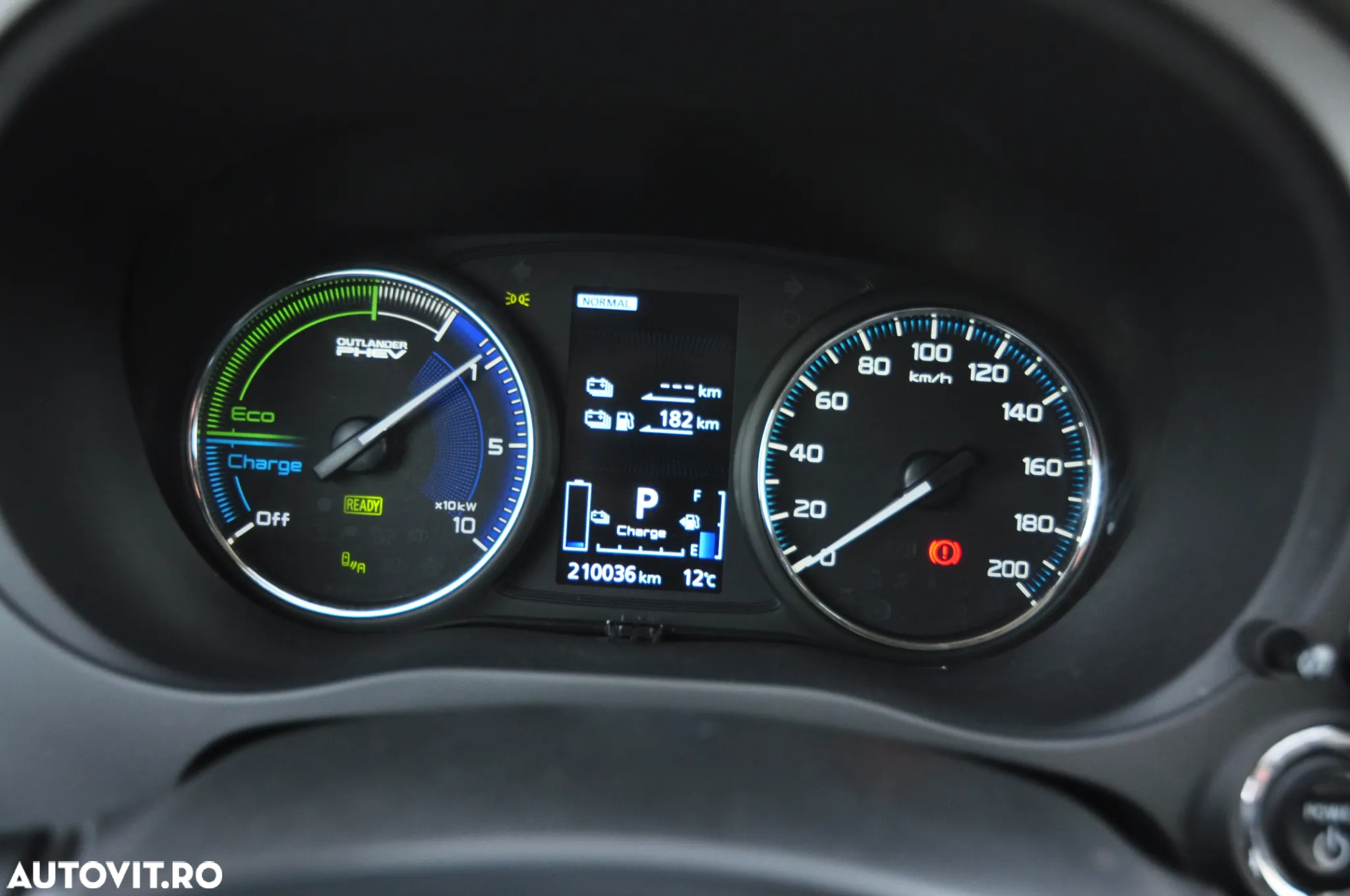 Mitsubishi Outlander 2.4 4WD Plug-In Hybrid - 23