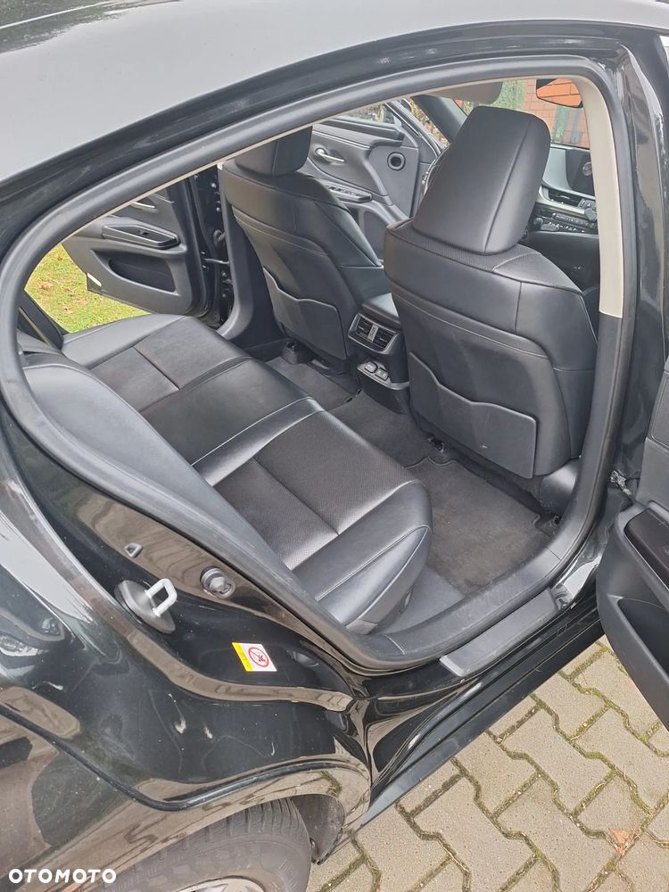 Lexus ES 300h Style Edition - 8