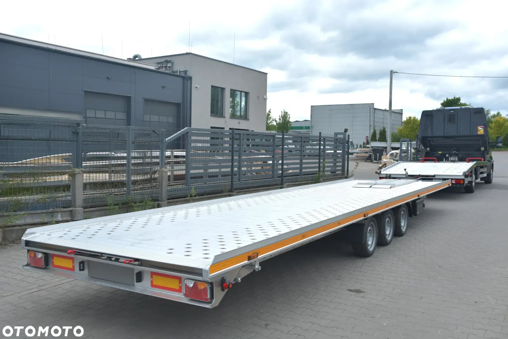 Iveco Daily 35S18HA8 automat z przyczepą 8.5m autolaweta - 18