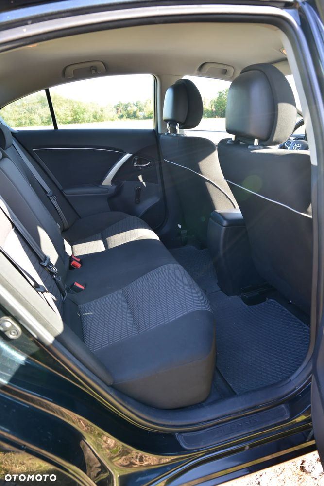 Toyota Avensis 1.6 Active - 9