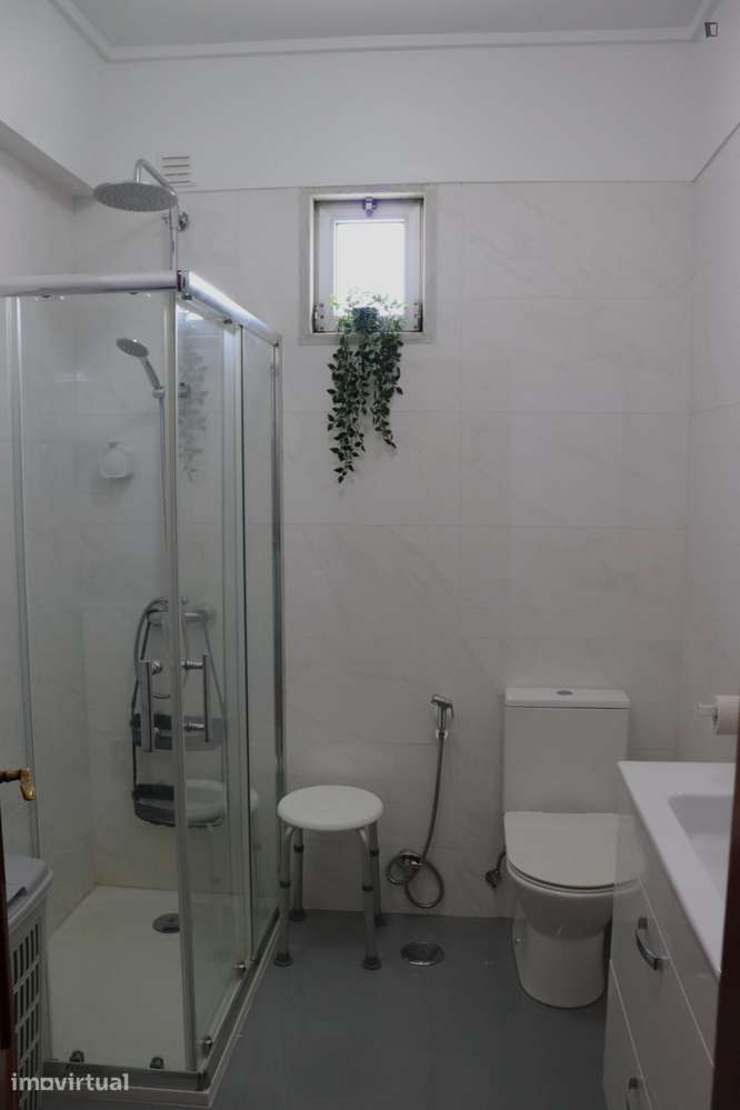 Quarto - localizado em Amadora Lisbon - Grande imagem: 3/9