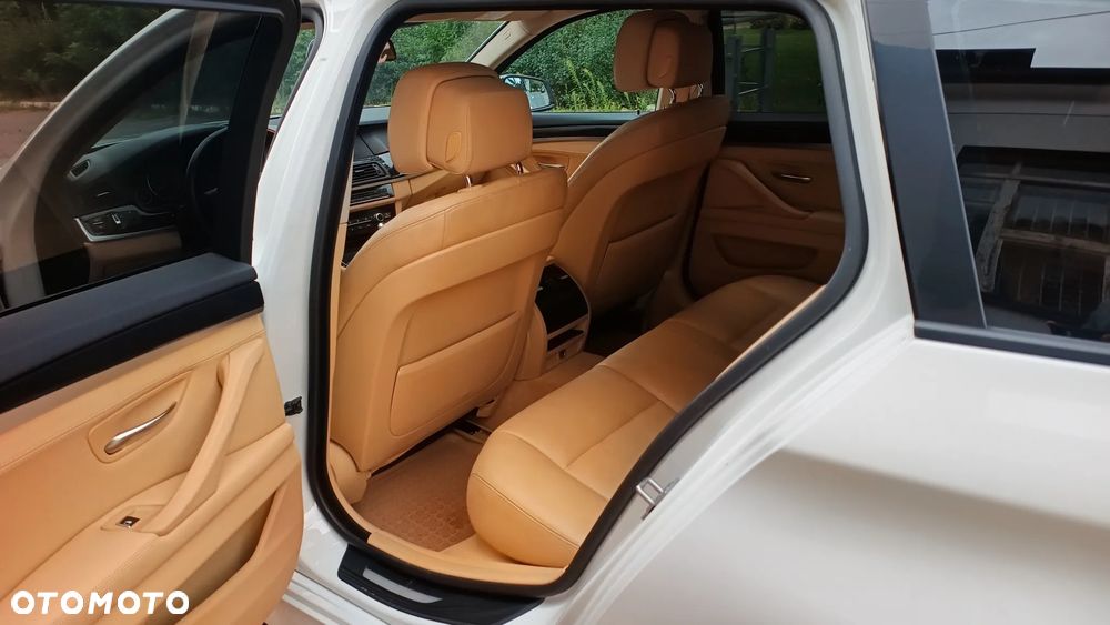 BMW Seria 5 520d Luxury Line - 13
