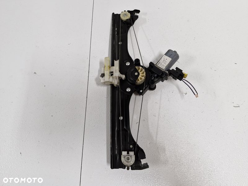 FIAT 500 PODNOŚNIK MECHANIZM SZYBY PRAWY PRZÓD 51824038 2 PIN - 4