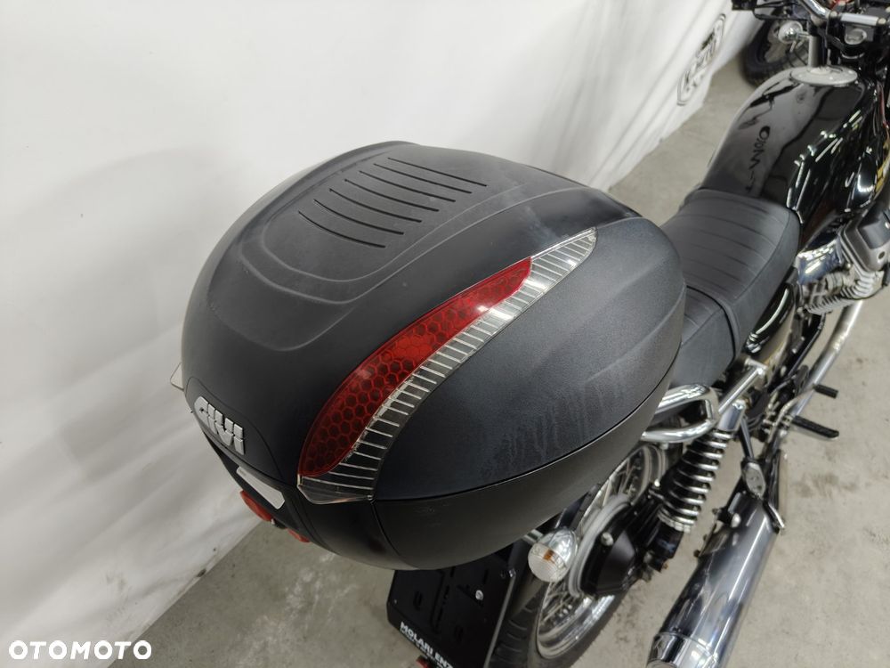 Moto Guzzi V7 - 12