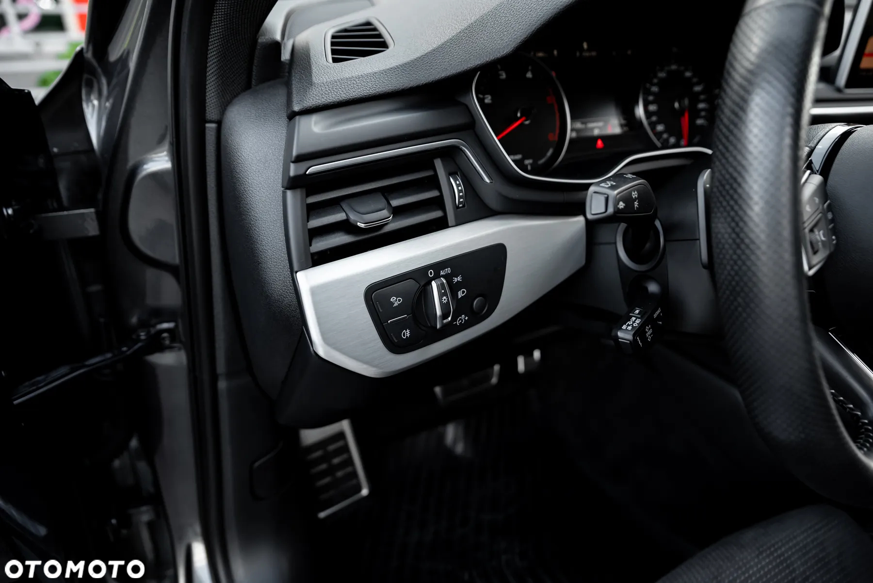 Audi A4 Avant 40 TDI quattro S tronic S line - 24