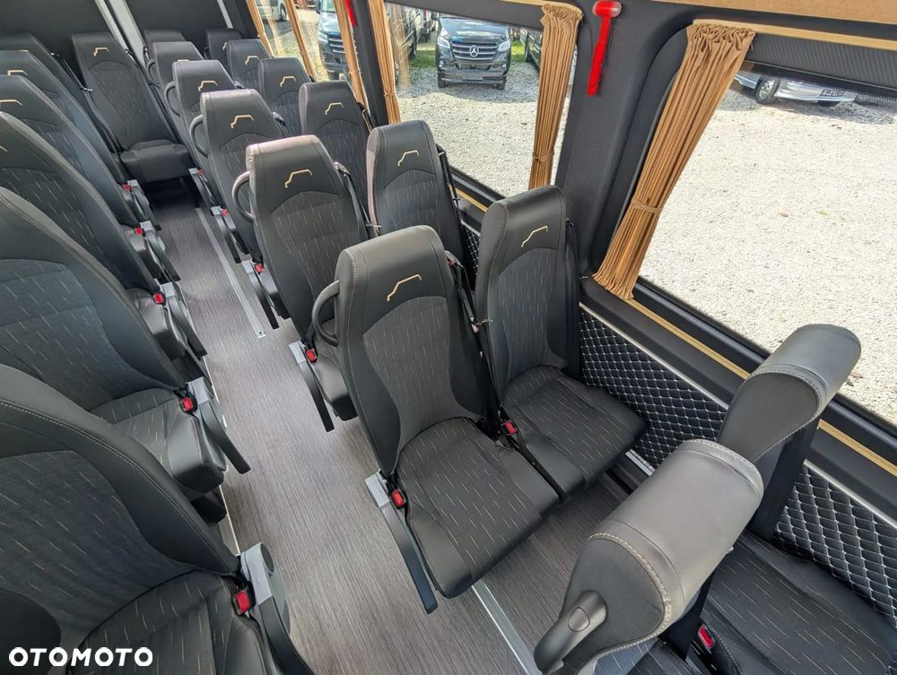 Mercedes-Benz Sprinter 517 - 21