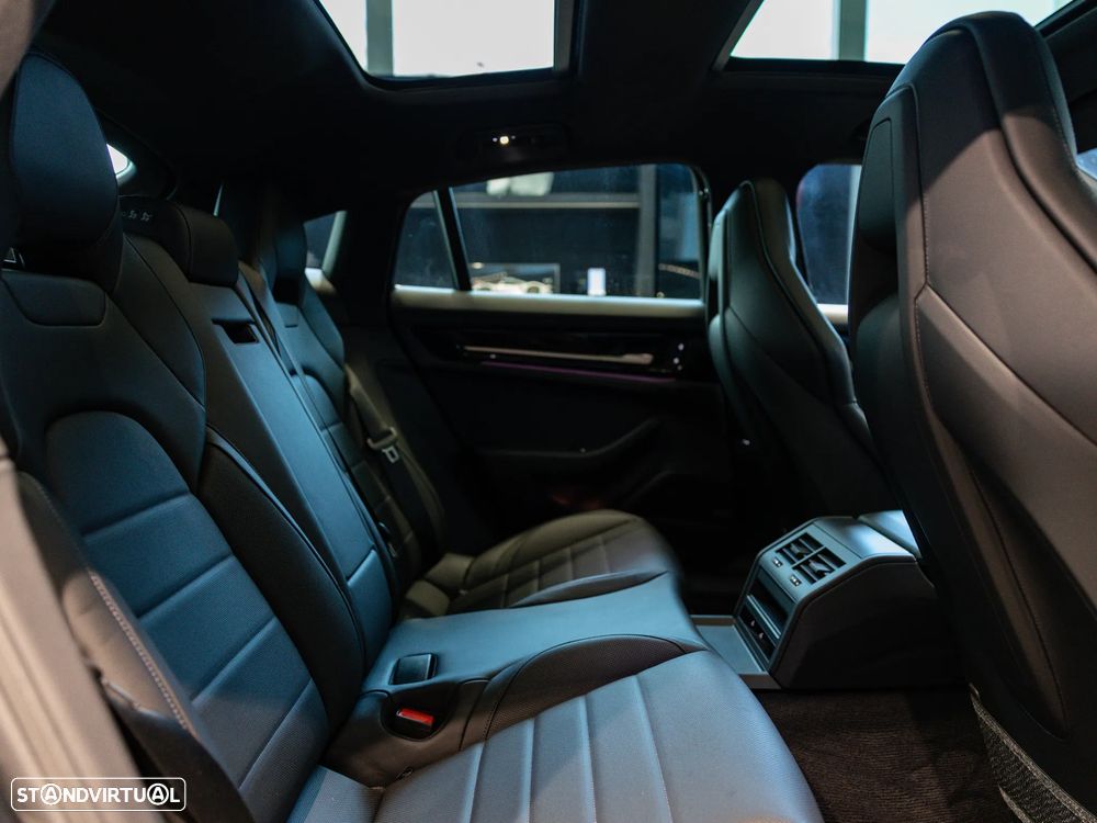 Porsche Panamera 4 E-Hybrid - 41