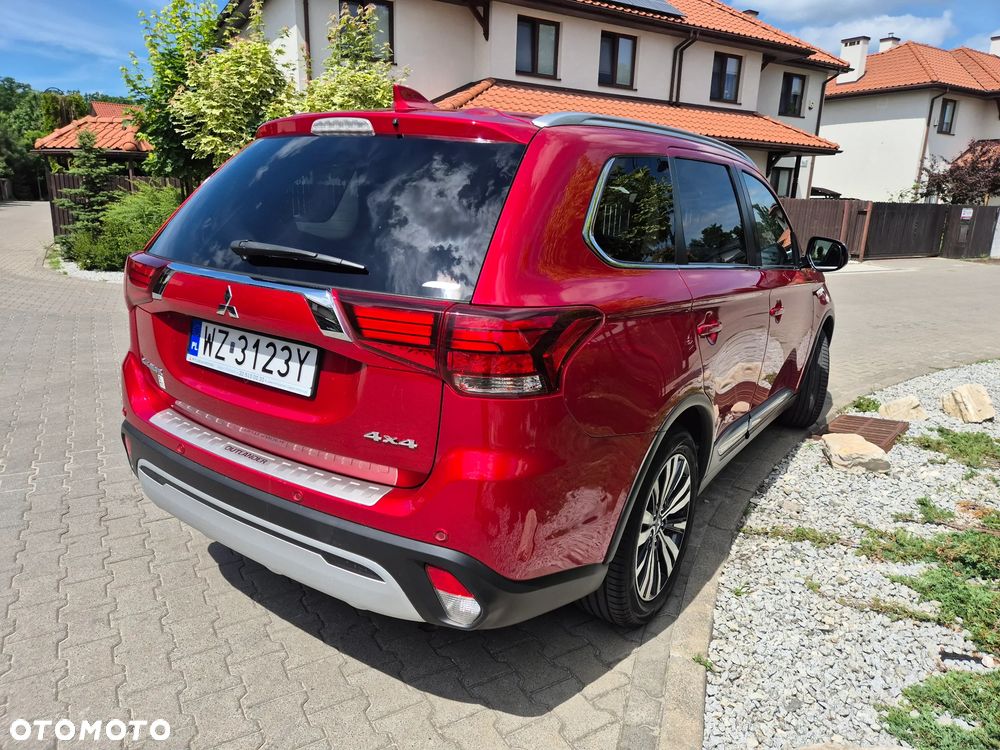 Mitsubishi Outlander 2.0 Instyle Navi 4WD CVT - 23