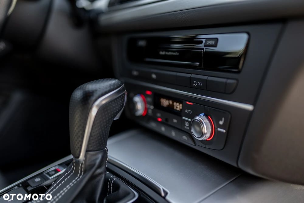 Audi A6 Avant 2.0 TDI Ultra S tronic - 24