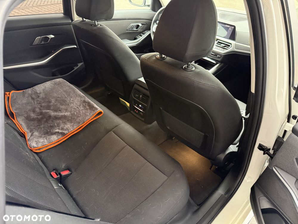 BMW Seria 3 320d Edition Luxury Line Purity - 11