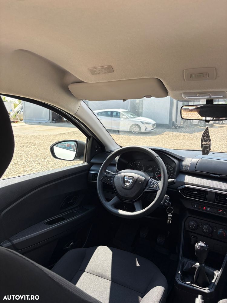 Dacia Logan TCe 90 Essential - 8