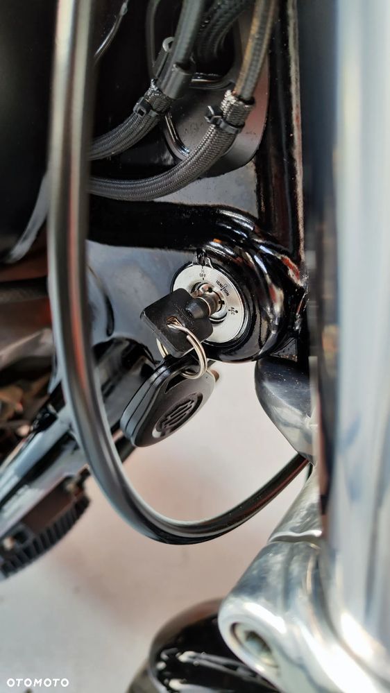 Harley-Davidson Dyna Street Bob - 29