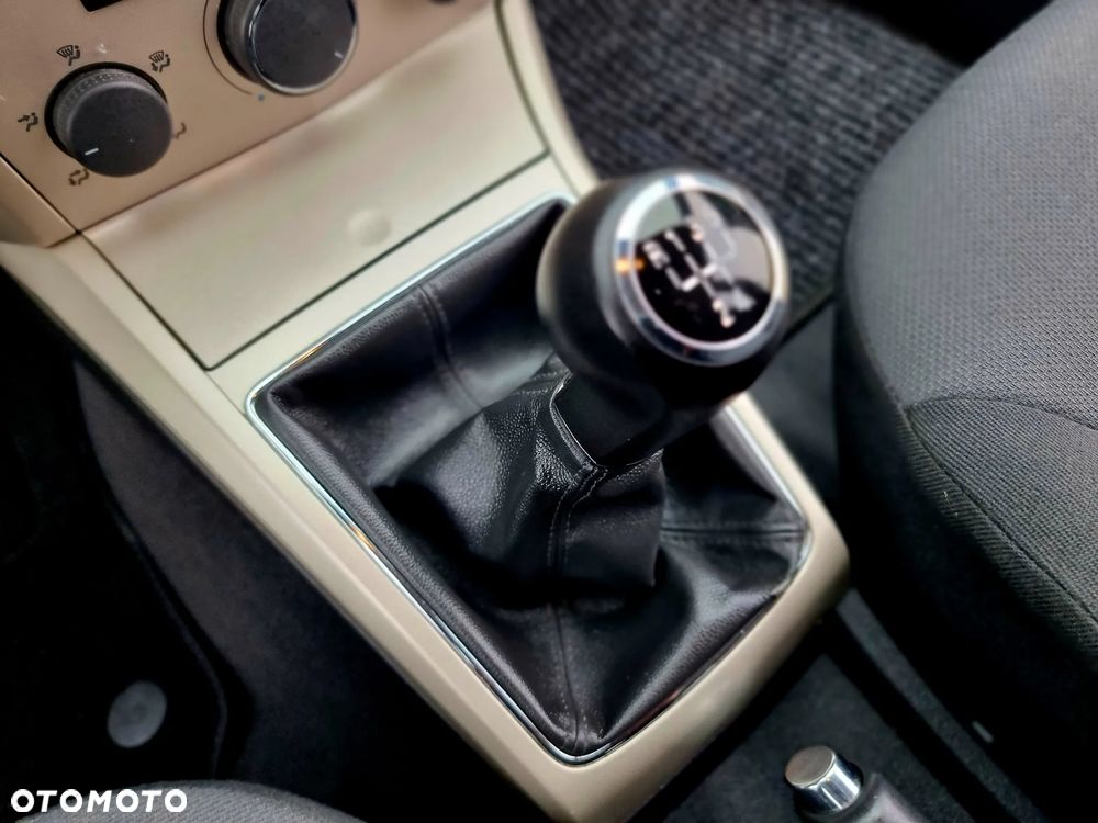 Opel Astra 1.6 Cosmo - 22