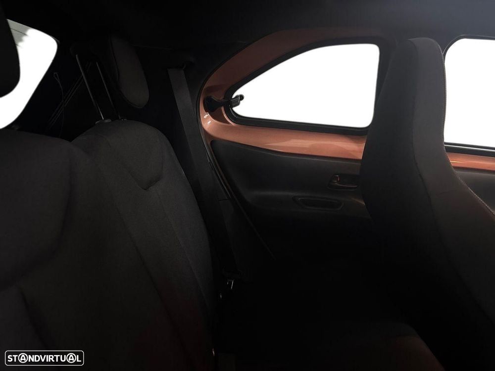 Toyota Aygo X 1.5 Hybrid Envy - 9