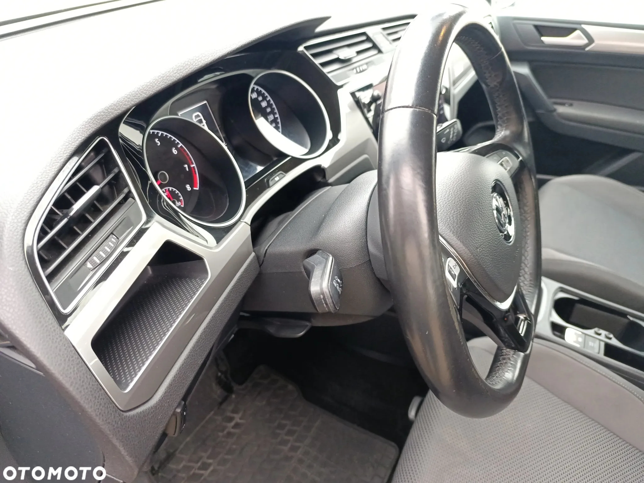 Volkswagen Touran 1.2 TSI BMT Comfortline - 10