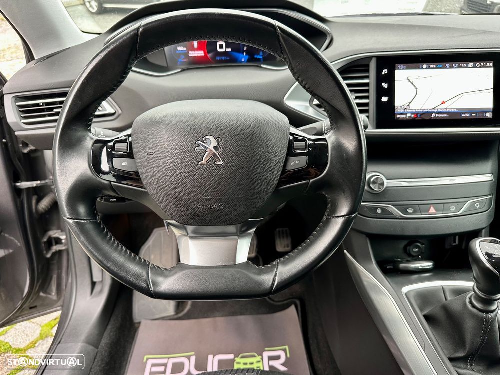Peugeot 308 1.2 PureTech Allure - 23