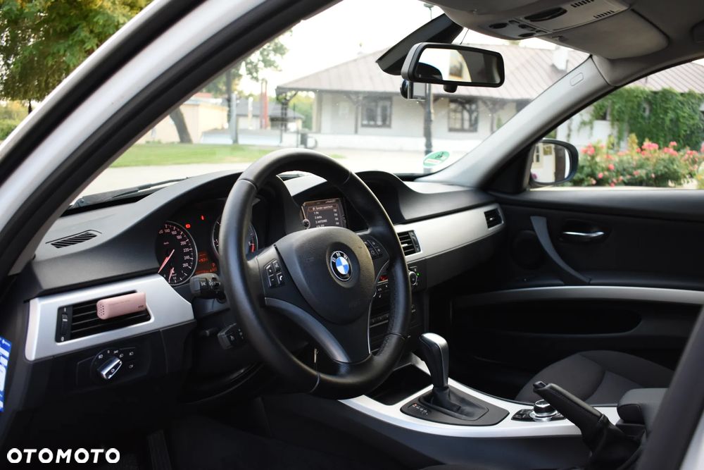 BMW Seria 3 318d - 33