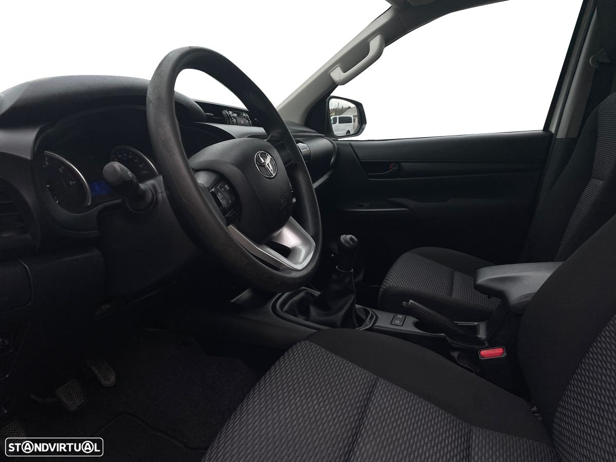 Toyota Hilux 2.4 D-4D 4WD CD CM - 12