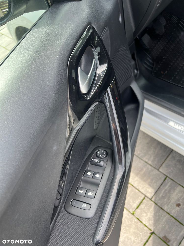 Peugeot 208 1.2 PureTech Style - 11