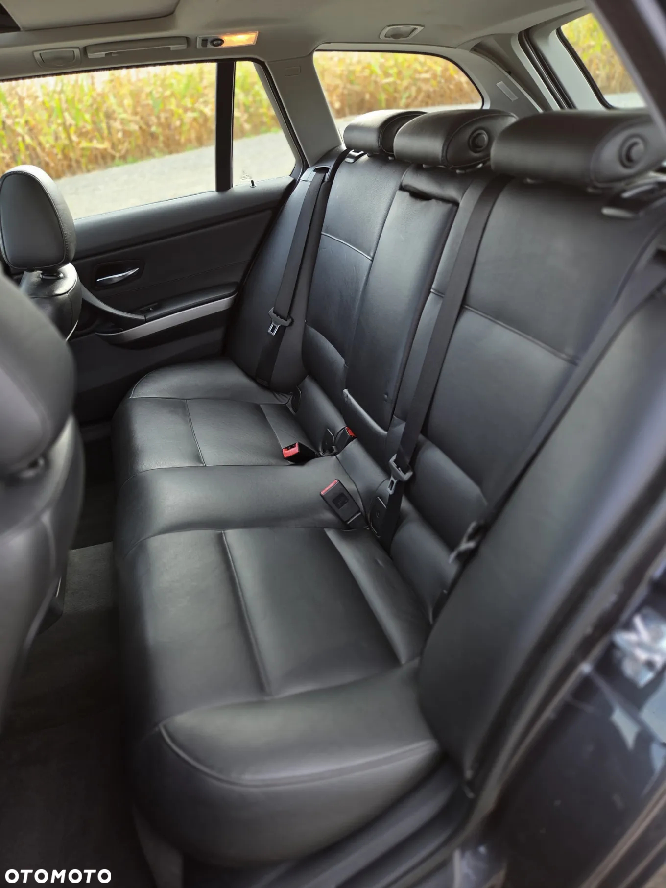 BMW Seria 3 318i Touring - 9