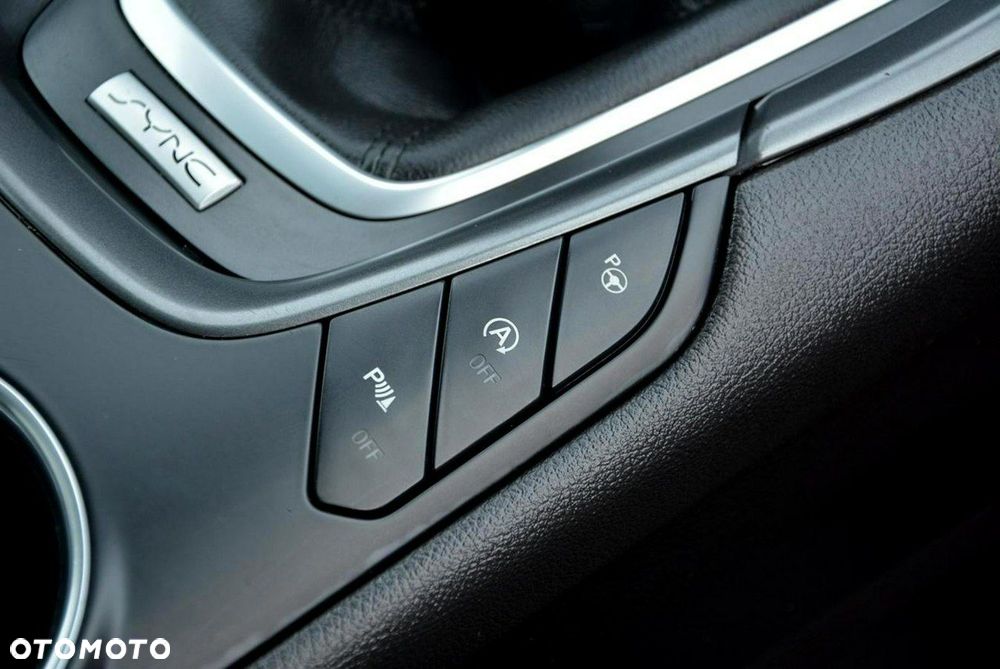Ford Mondeo - 32