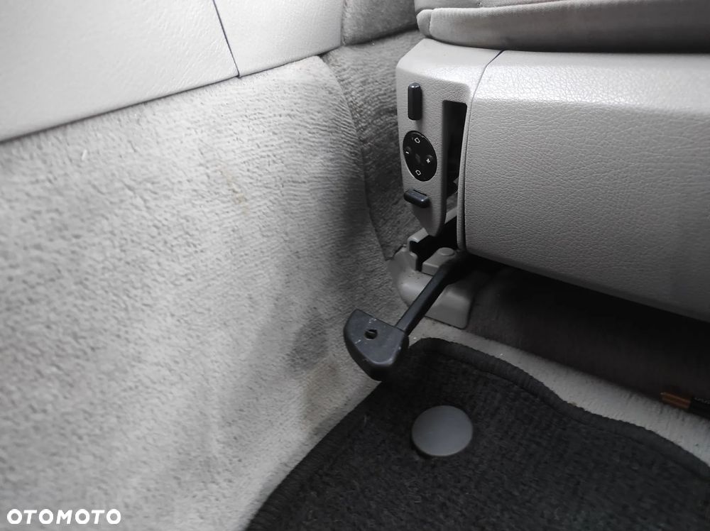 Mercedes-Benz Klasa E - 24