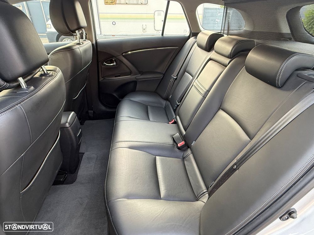 Toyota Avensis SW 2.2 D-4D Ex.+Pele+GPS - 8