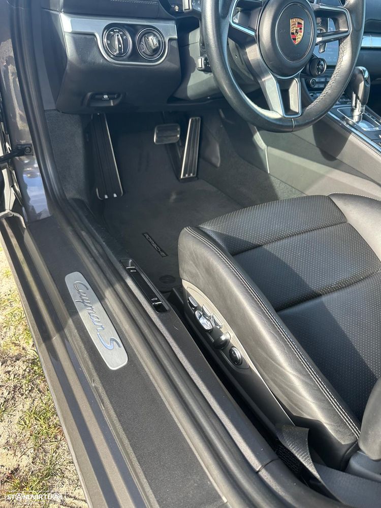 Porsche 718 Cayman - 26