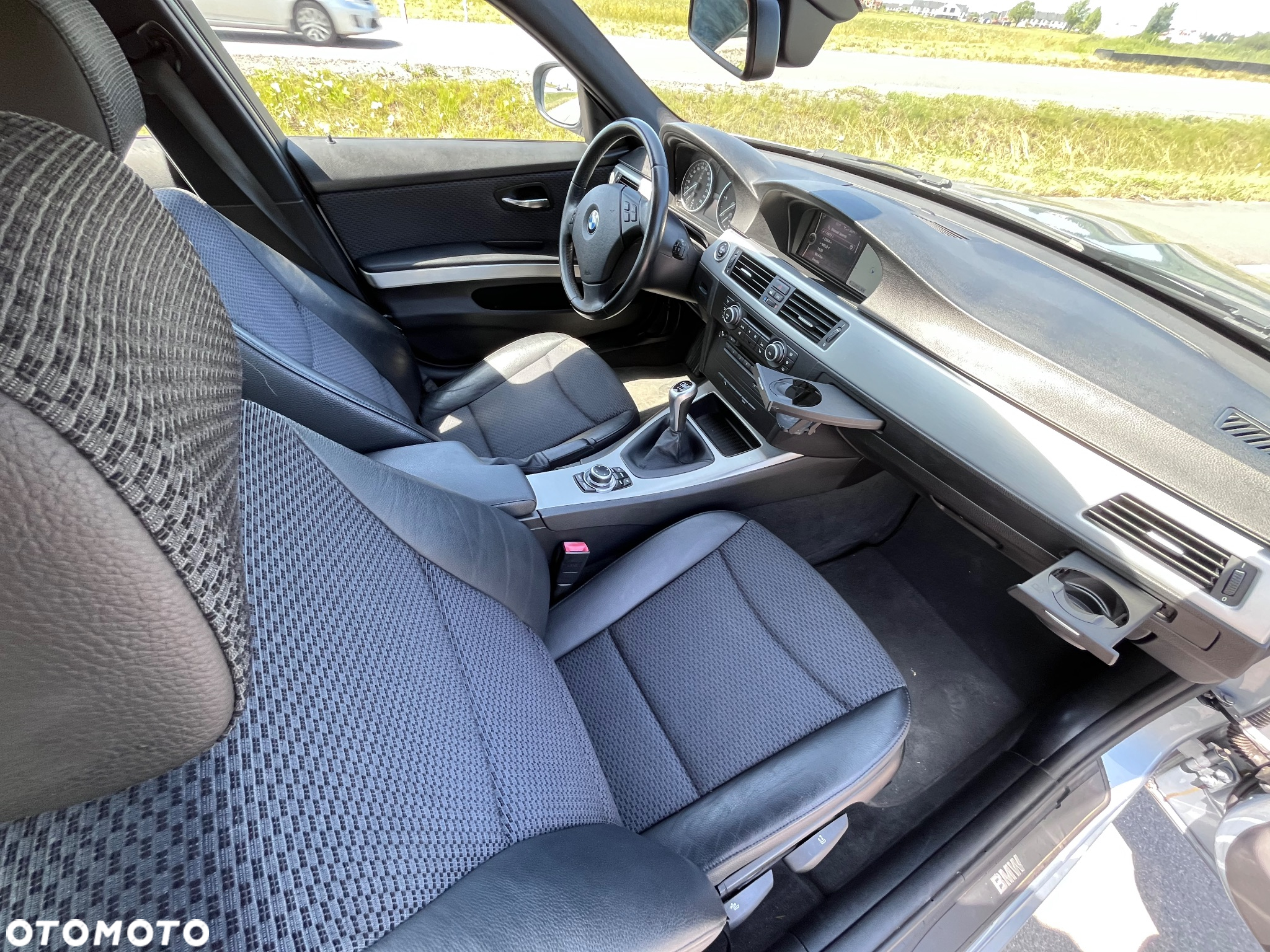 BMW Seria 3 318d Touring - 24