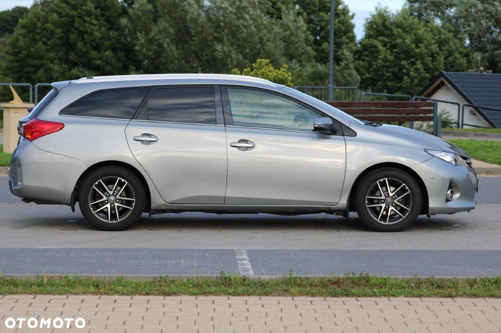 Toyota Auris 1.6 Valvematic Executive - 40