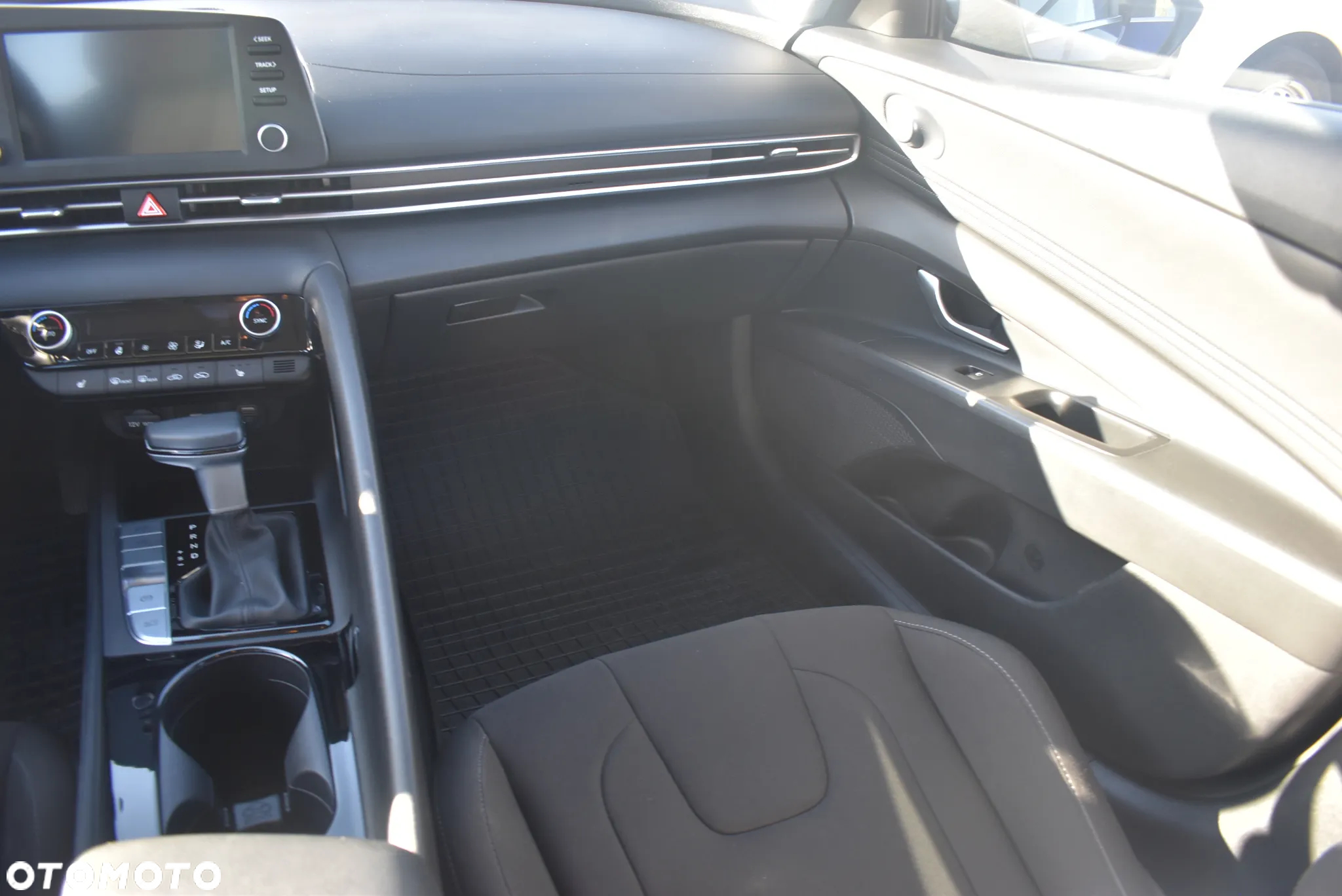Hyundai Elantra 1.6 Smart CVT - 20