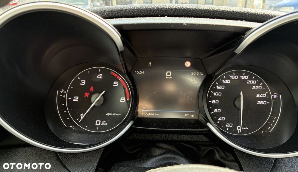 Alfa Romeo Giulia 2.2 D Turbo - 11