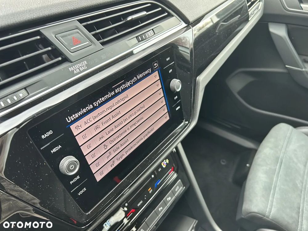 Volkswagen Touran - 16
