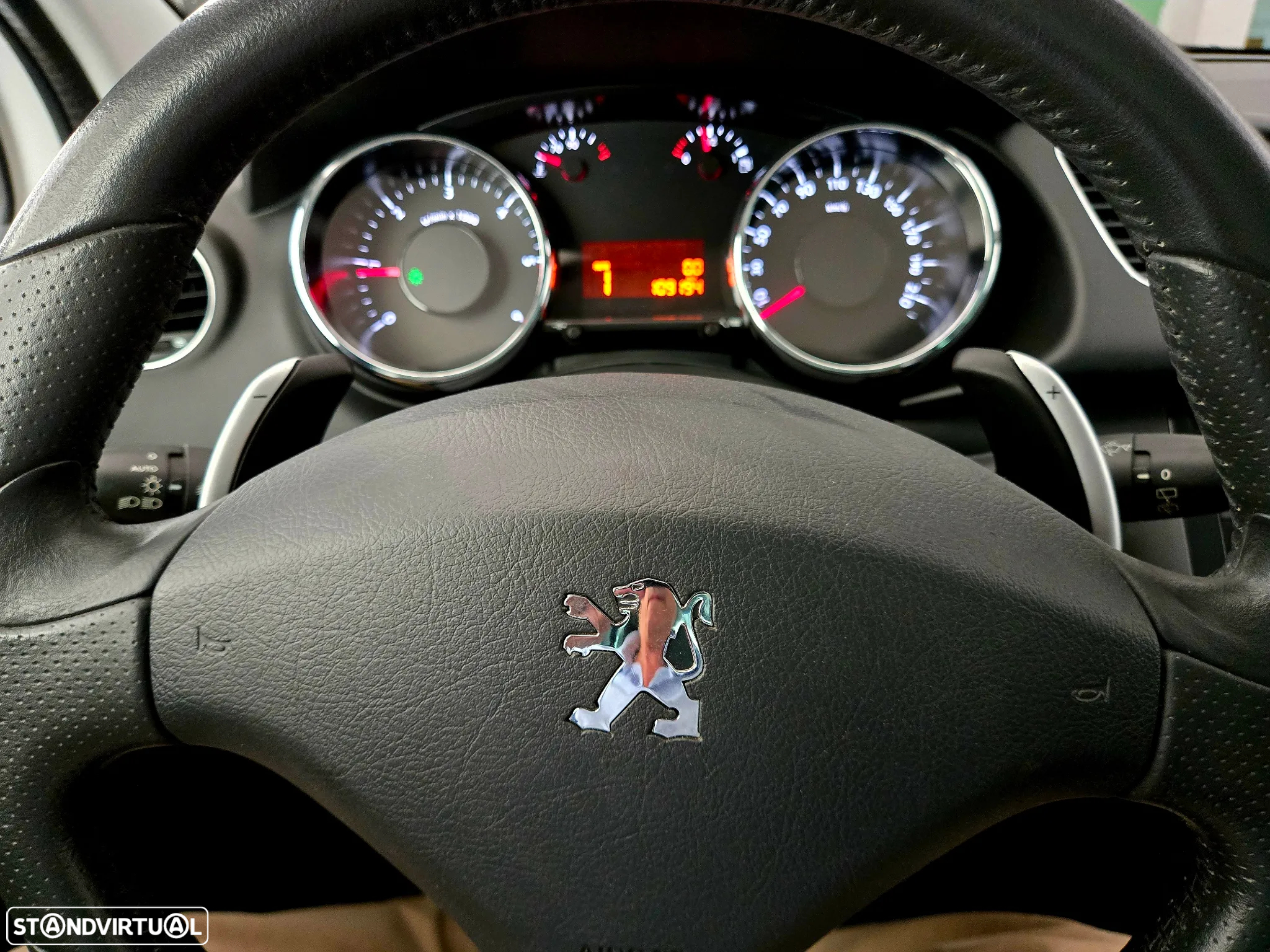 Peugeot 3008 1.6 e-HDi Allure 2-Tronic 110g - 9