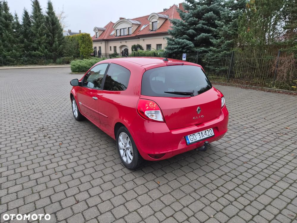 Renault Clio 1.6 16V 110 TomTom Edition - 3