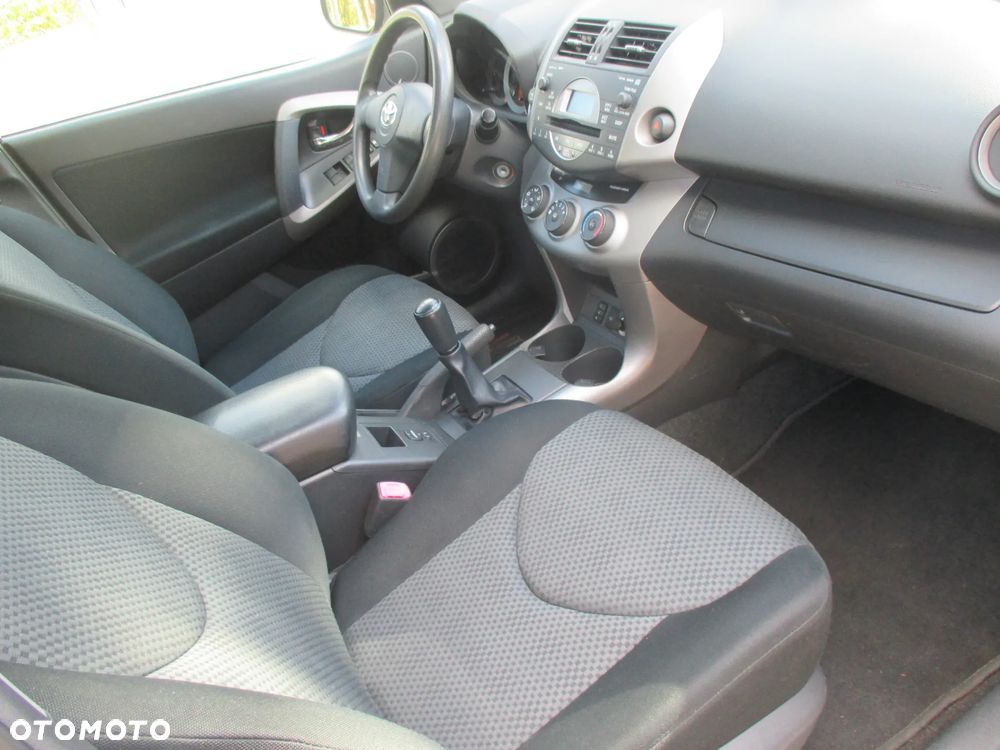 Toyota RAV4 2.0 VVT-i Sol - 24