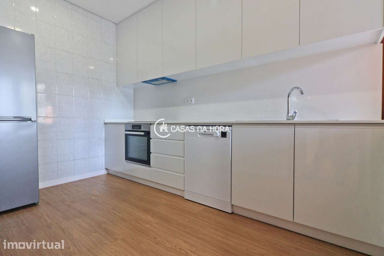 Apartamento T2+1 Centro de Oliveira Azemeis | Terraço Privado - Grande imagem: 2/28