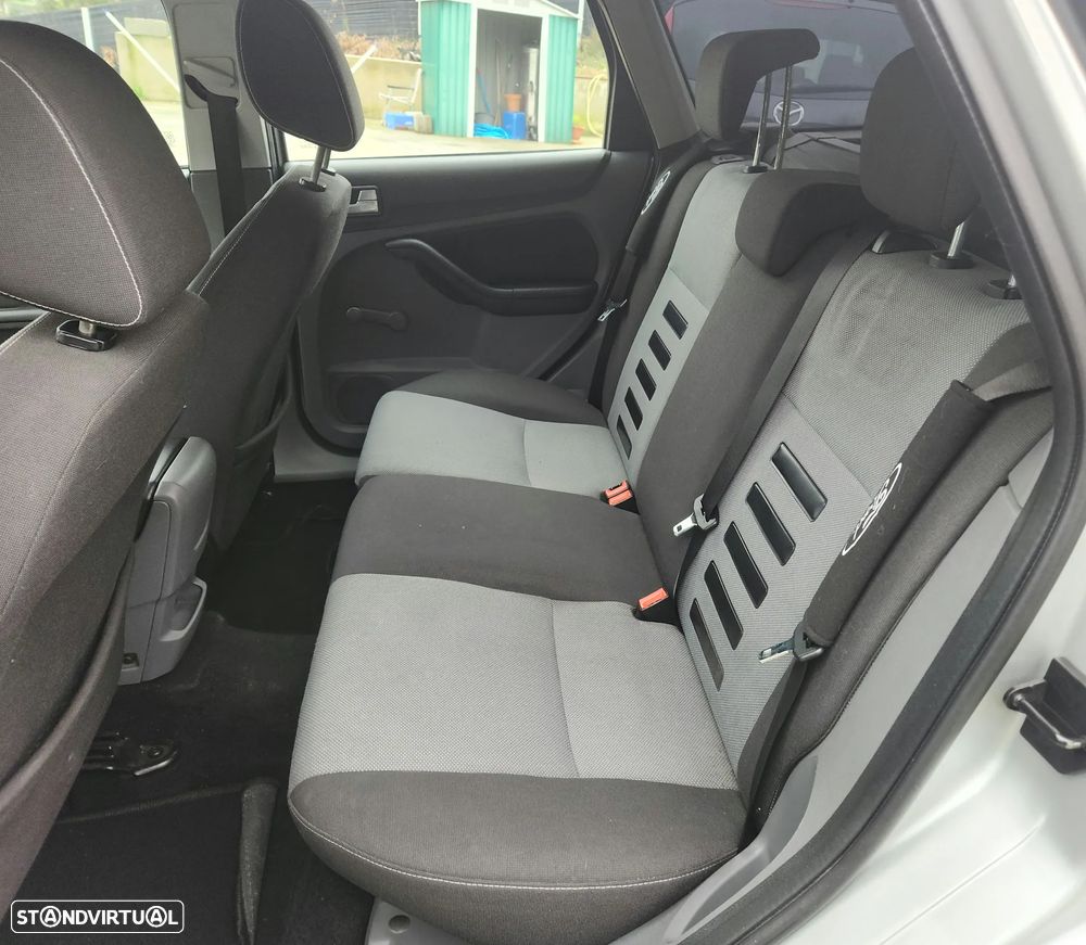 Ford Focus SW 1.6 TDCi Titanium - 11