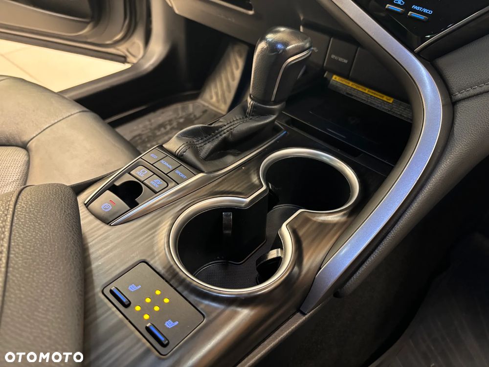 Toyota Camry 2.5 Hybrid Executive CVT - 12