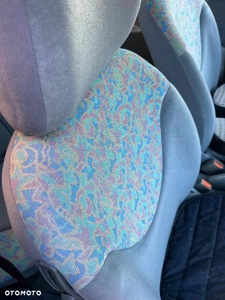 Nissan Micra 1.0 L - 11