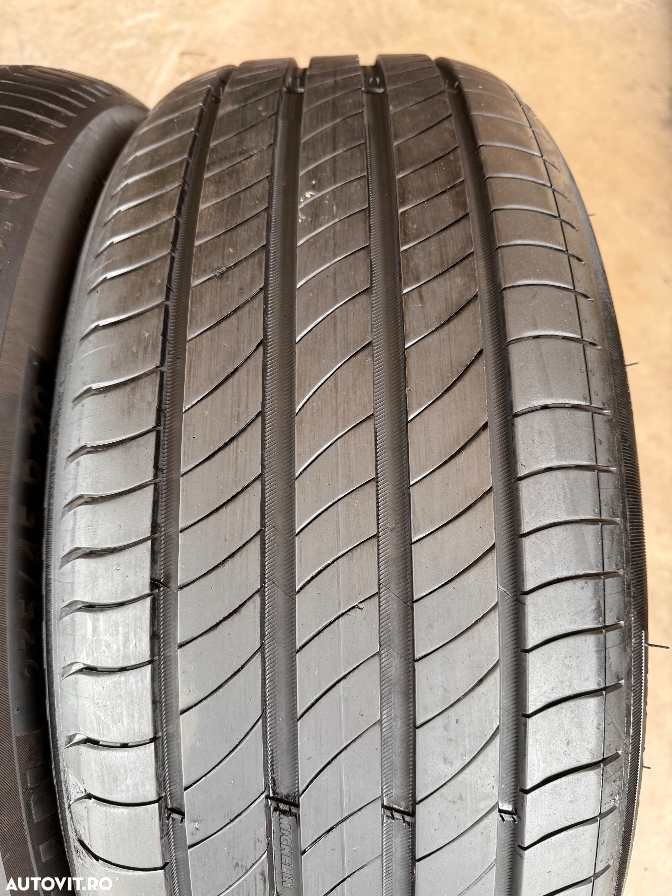 Vând 2 anvelope 235/45/20 michelin de vară ca noi - 3