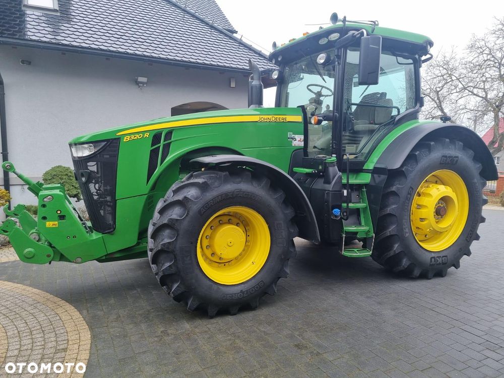 John Deere 8320R
