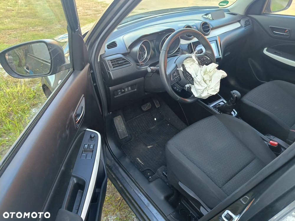 Suzuki Swift 1.2 Dualjet SHVS Premium Plus CVT - 9