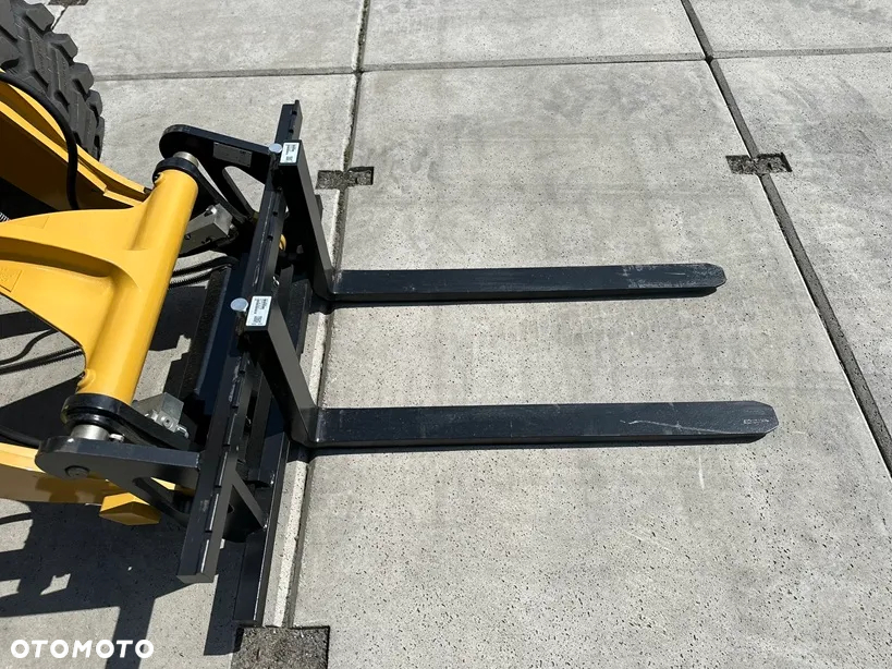 Caterpillar 906 - 15
