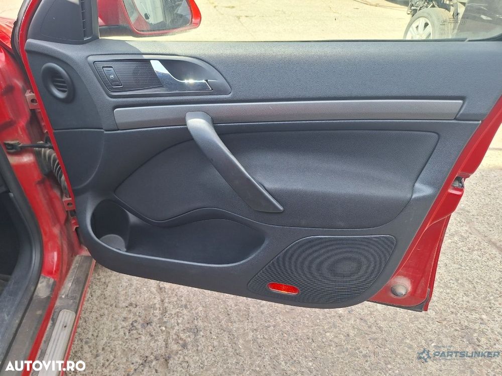 Tapiterie panou portiera fata dreapta SKODA OCTAVIA II Combi 1Z5 2004 - 20132.0 TDI 16V BKD, CFHC, CLCB - 2