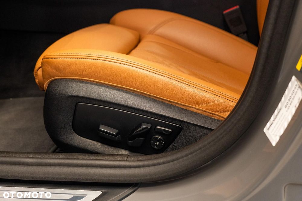 BMW Seria 5 530e xDrive - 24