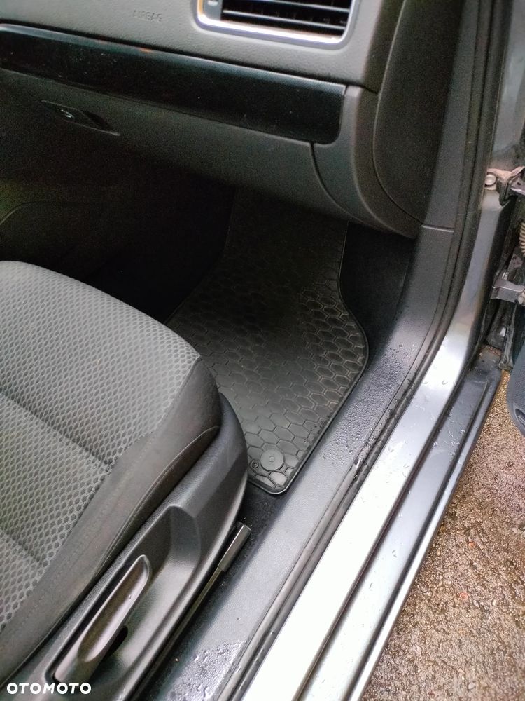 Volkswagen Jetta 1.6 TDI Comfortline - 24