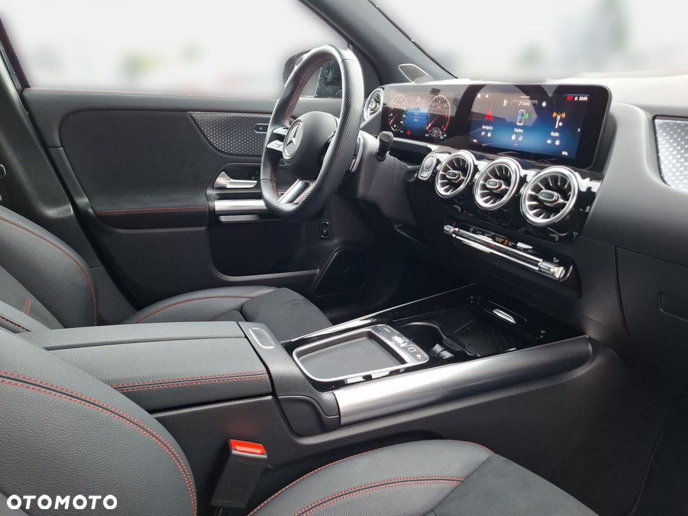 Mercedes-Benz GLA 220 d 4-Matic AMG Line - 12