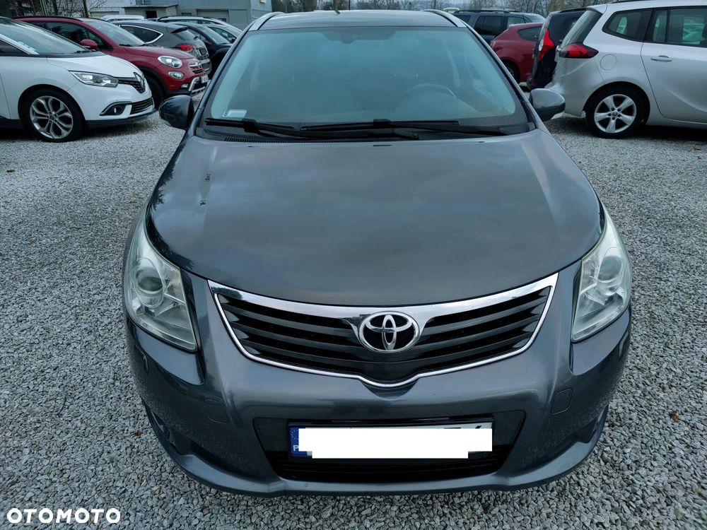 Toyota Avensis - 12