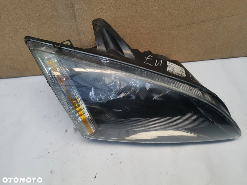 Lampa Prawa Przednia Ford Focus MK2 - 1